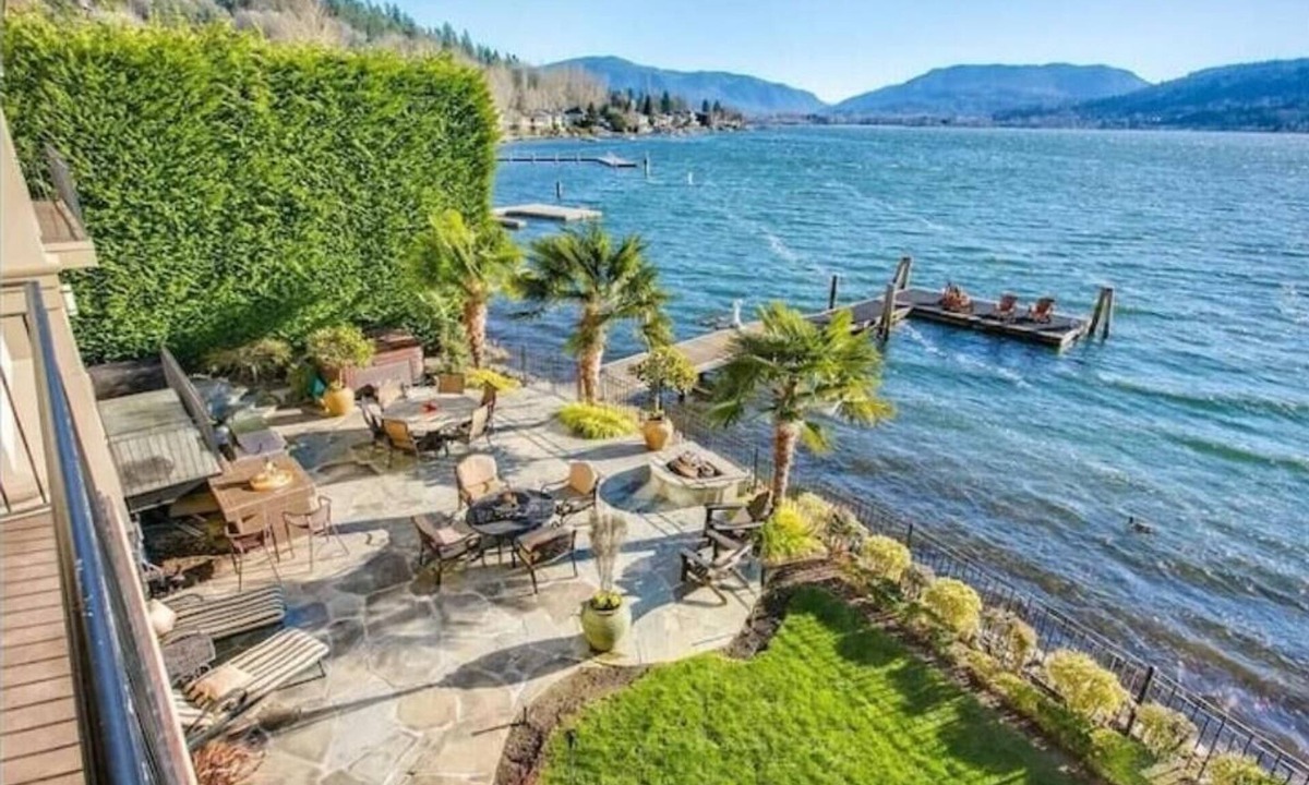 Sammamish House | Stunning Luxury Waterfront Home