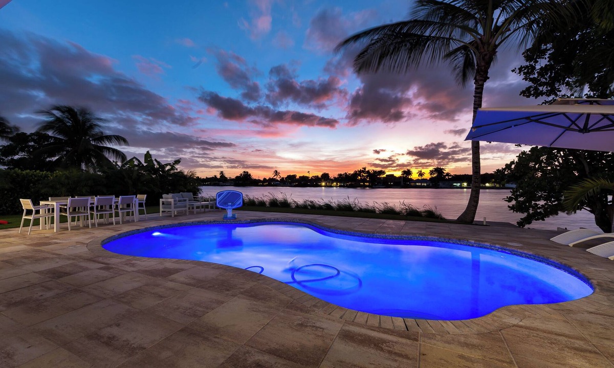 Highland Lakes House | Stunning Luxury Waterfront Oasis Amazing Location
