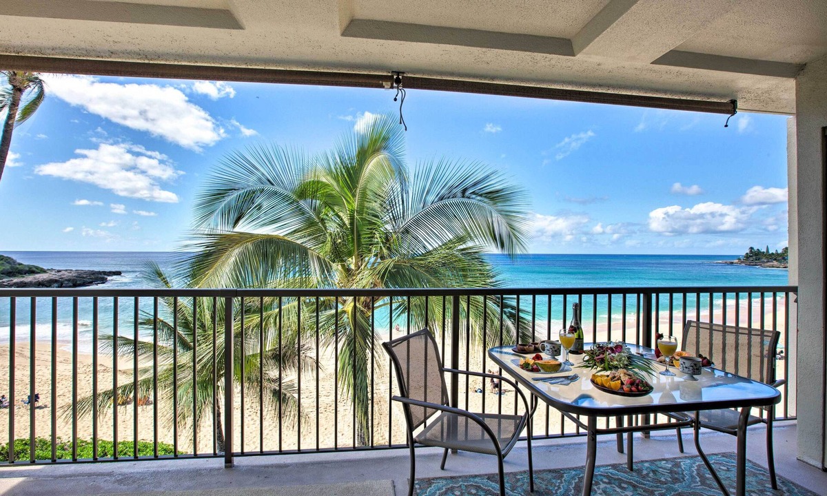 Makaha Condo | Stunning Makaha Condo w/Pool Access + Ocean View!