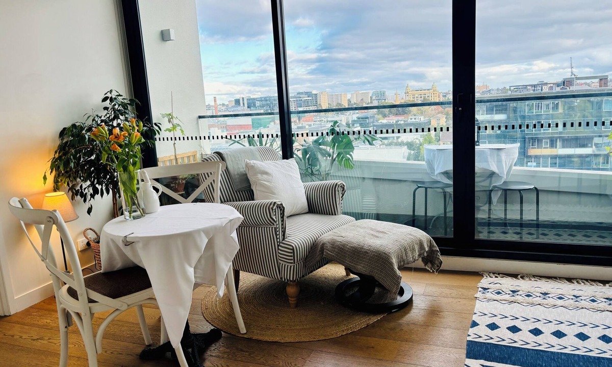 South Yarra Apartment | Stunning Melbourne Views by the river