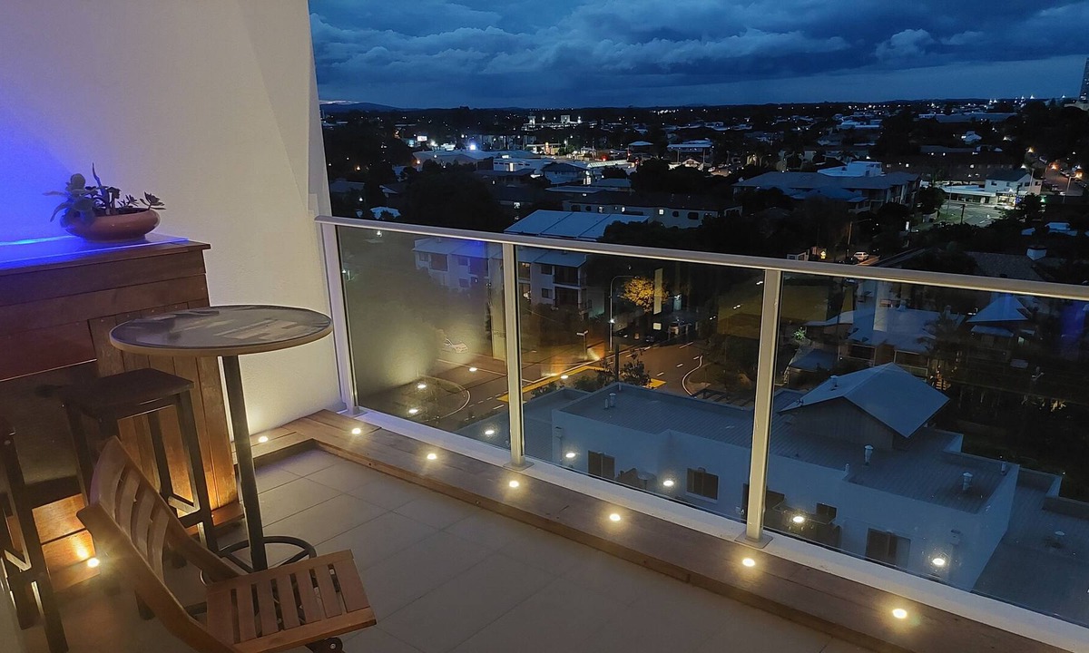 Labrador Apartment | Stunning modern apartment with Broadwater's view