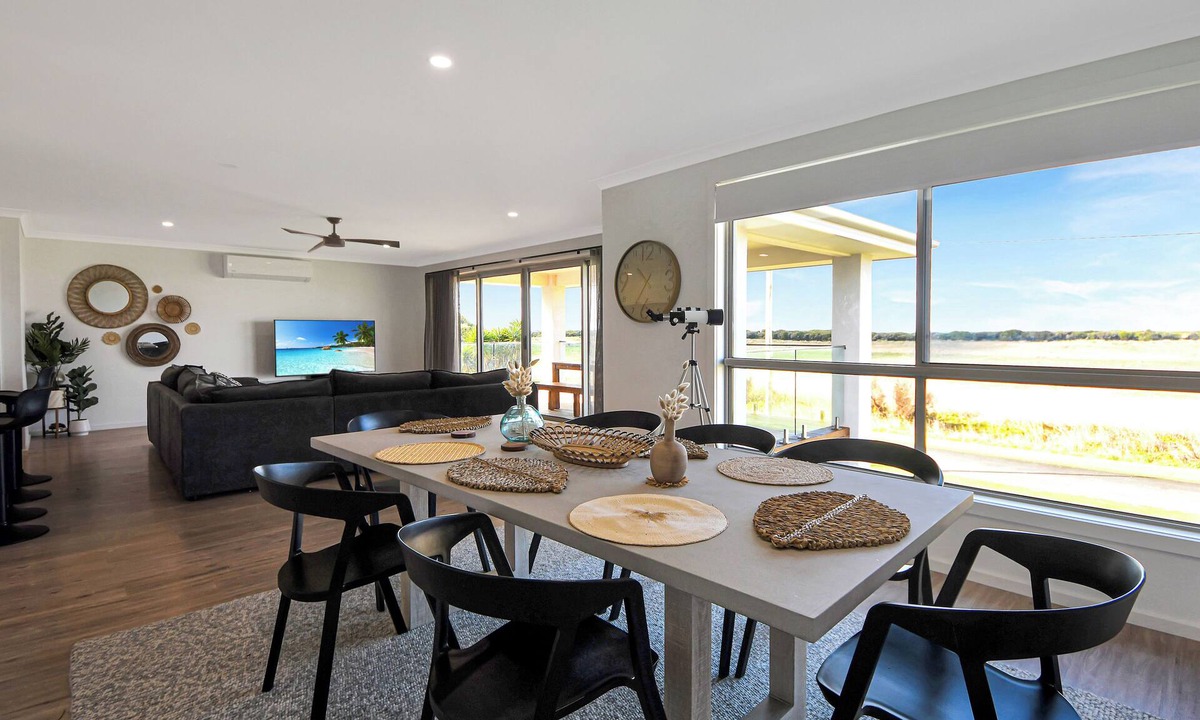 Narrawong Apartment | Stunning modern beach house