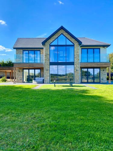 Corston House | Stunning modern home set in beautiful grounds.
