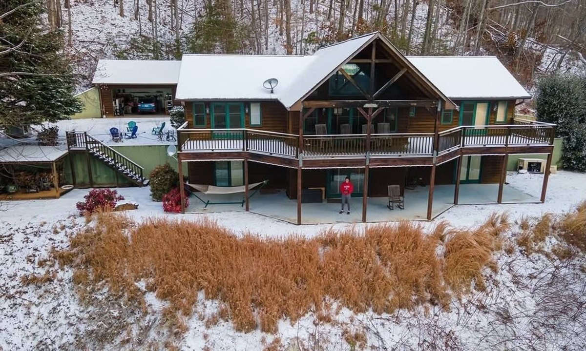 Columbus Other | Stunning Mountain Farm Getaway