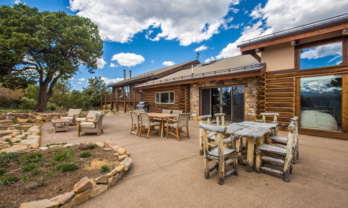 Loghill Village House | Stunning Mountain Home, Breathtaking Views | Trail Access | A/C | STR2025-060
