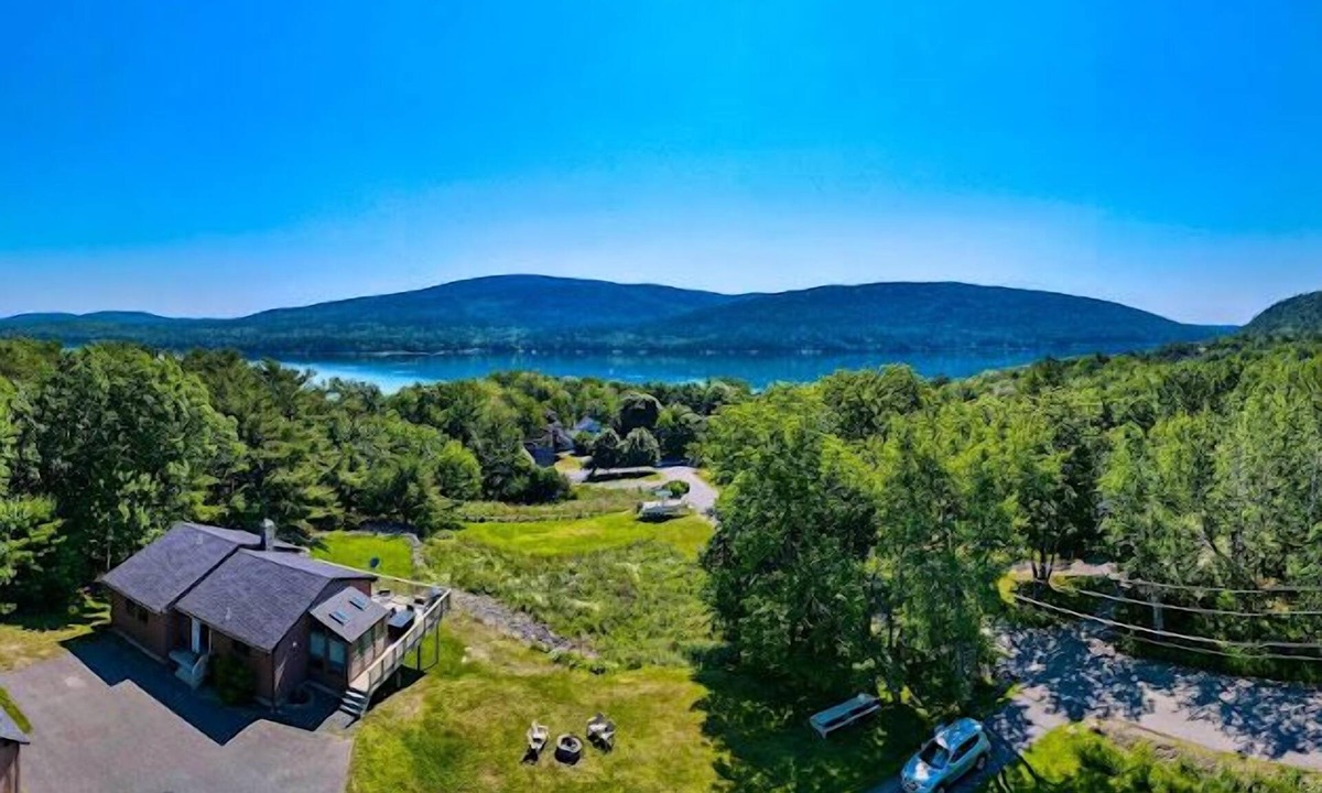 Hall Quarry House | ~ STUNNING MOUNTAIN AND SOUND VIEWS~