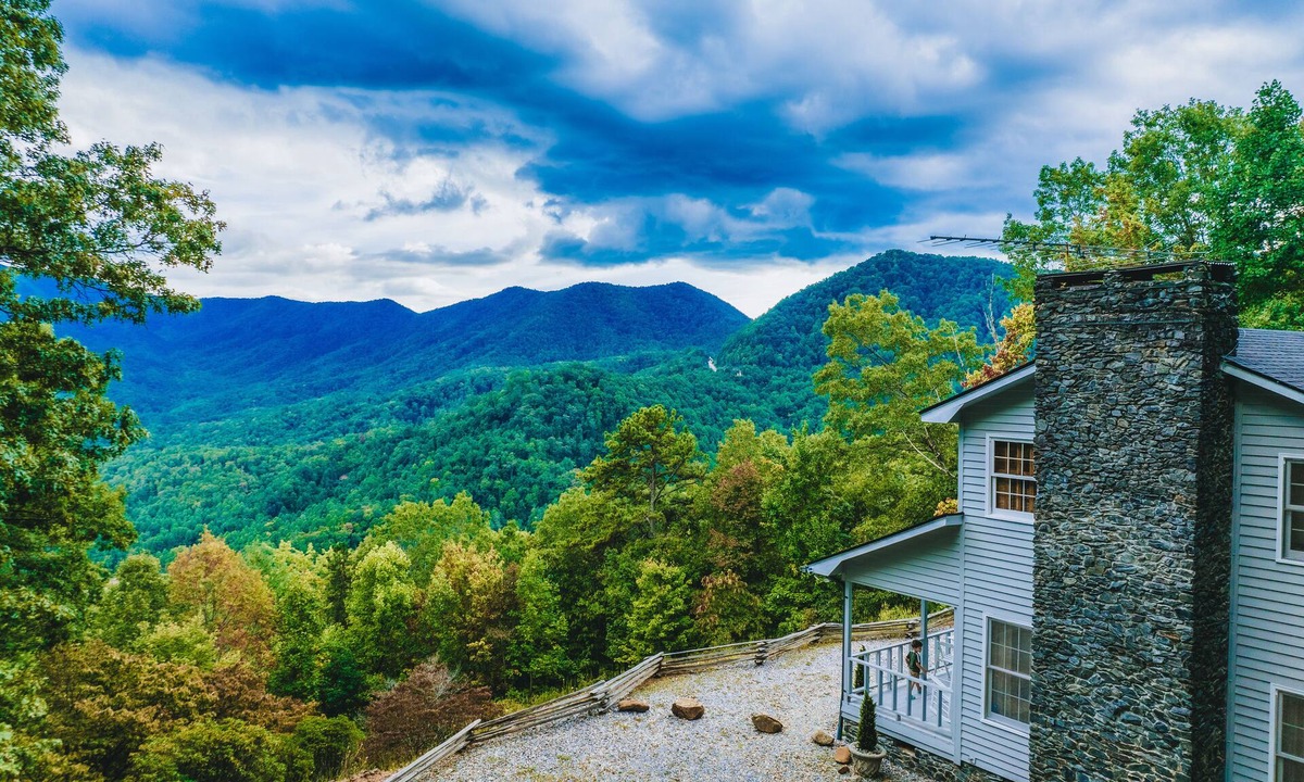 Stecoah Cabin | Stunning Mountain Views with Hot Tub & 2 King Suites! Private & Peaceful.