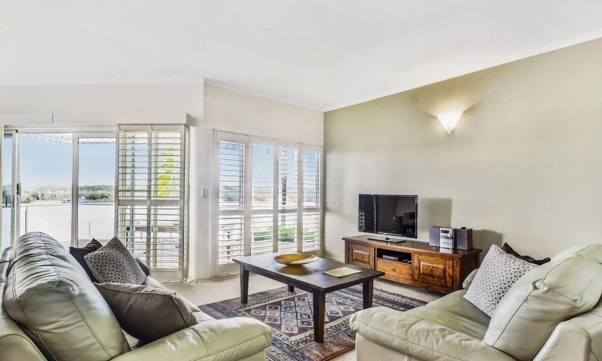 Noosaville Apartment | STUNNING NOOSA RIVER VIEWS