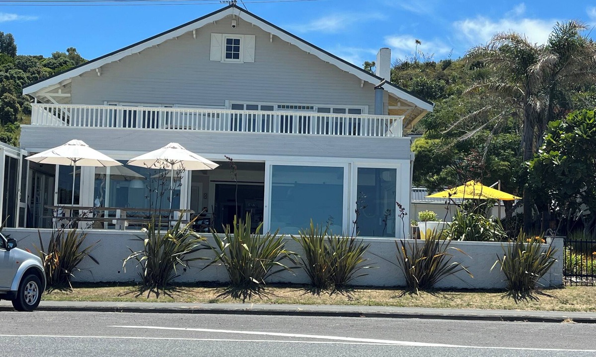 Okitu House | Stunning ocean facing property