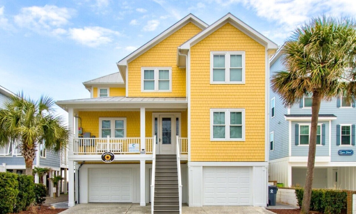 Wilmington Beach House | ☀️Stunning Oceanfront Views-Pool-Beach Access-Sunflower House☀️