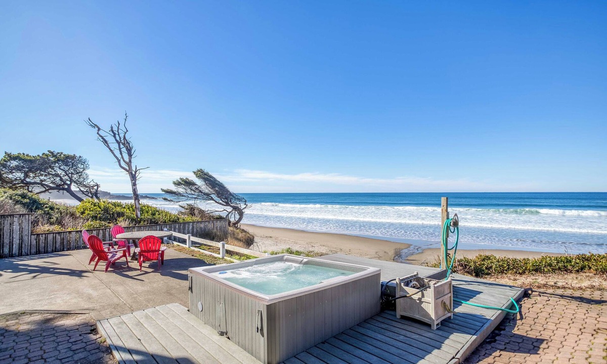 Lincoln Beach House | Stunning Oceanfront with Private Beach Access, Bonus Room, & Hot Tub