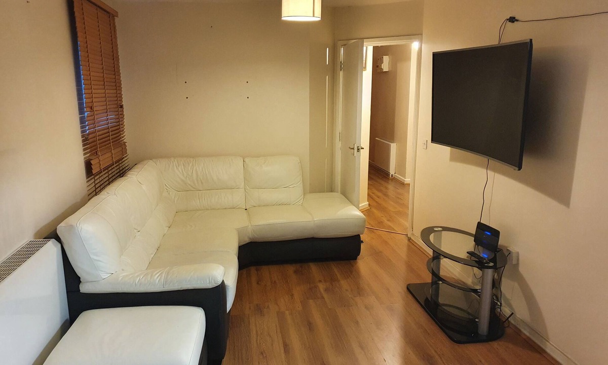 Wood Green House | Stunning Olympus Apartment