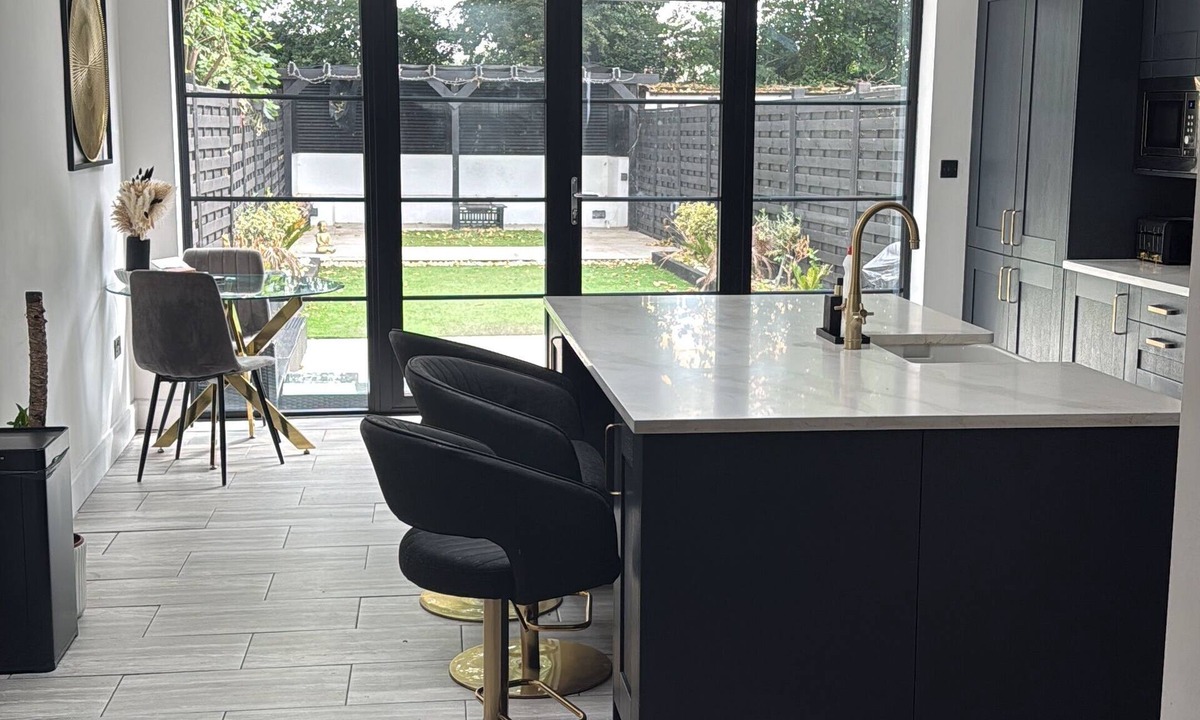 Ponders End House | Stunning Open Plan 3- bedroom house