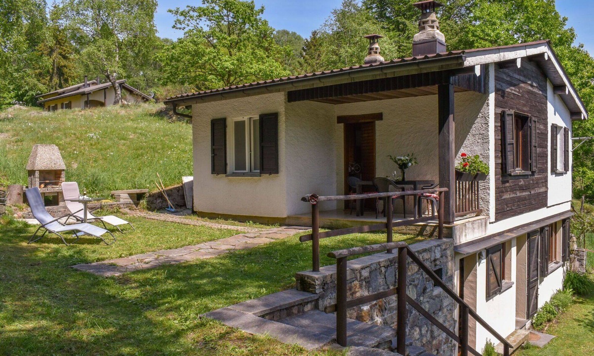 Monteceneri House | Stunning private villa for 5 guests with WIFI, TV, patio, pets allowed and panoramic view