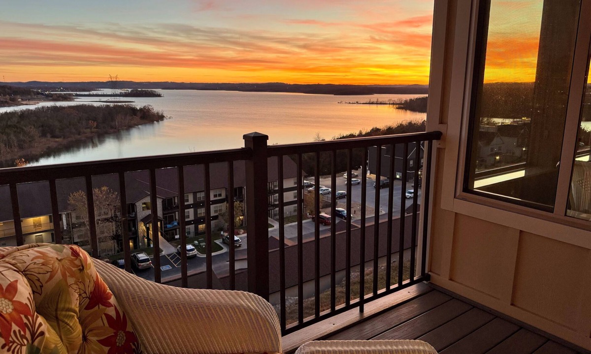 Table Rock Condo | Stunning Penthouse Condo with Elevator and Breathtaking Table Rock Lake Views!