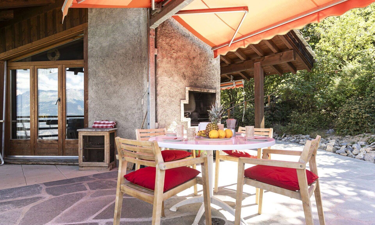 Les Mayens-de-Sion House | Stunning private villa with private pool, WIFI, TV, terrace, pets allowed and panoramic view