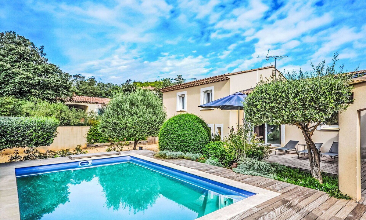 Vers-Pont-du-Gard House | Stunning private villa for 8 people with A/C, private pool, WIFI, TV, patio and pets allowed