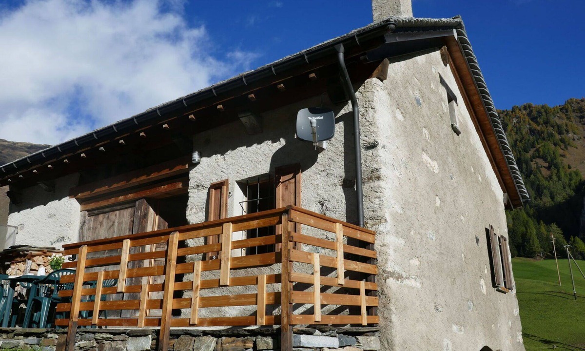 Blenio House | Stunning private villa for 5 guests with WIFI, TV, pets allowed and panoramic view