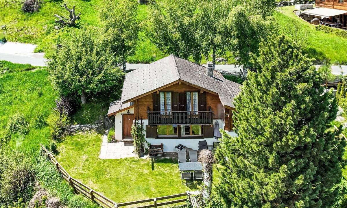 Nendaz House | Stunning private villa for 6 people with WIFI, TV, balcony and pets allowed