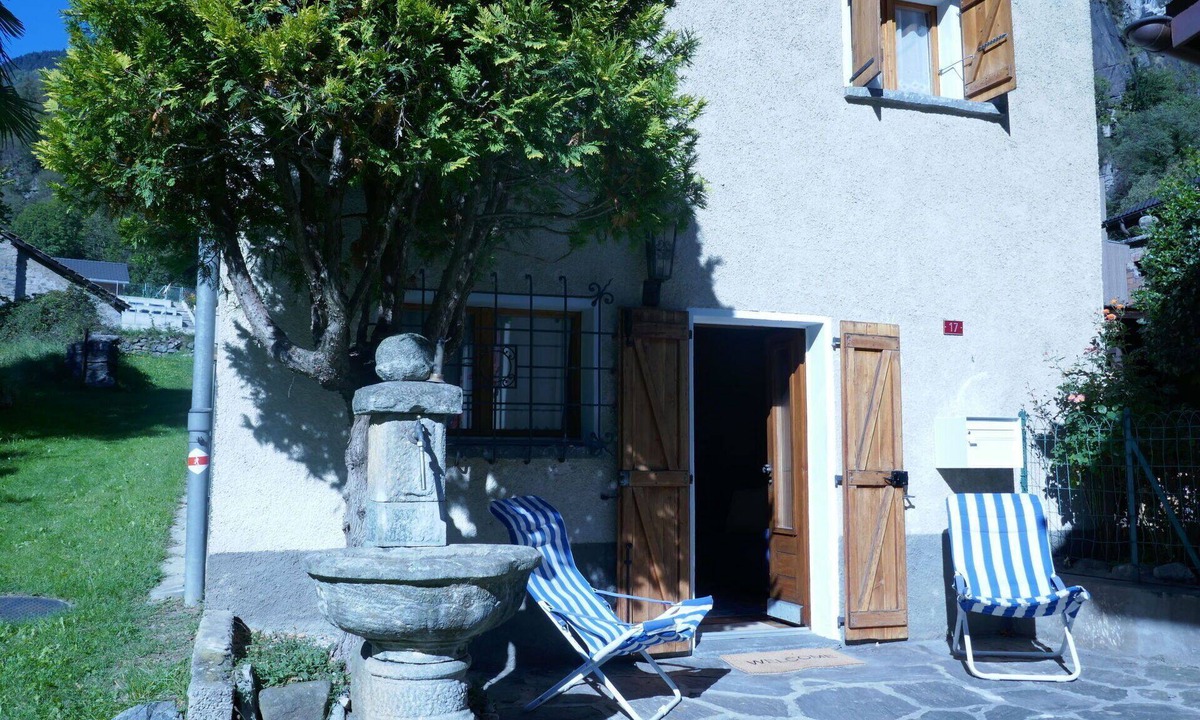 Faido House | Stunning private villa for 4 guests with WIFI, TV, patio and pets allowed