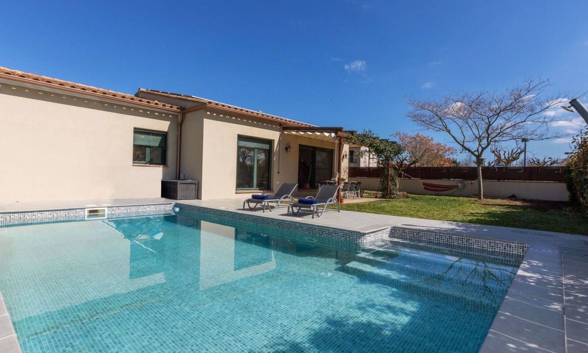 Ullastret House | Stunning private villa for 8 people with WIFI, A/C, private pool, TV, patio and pets allowed