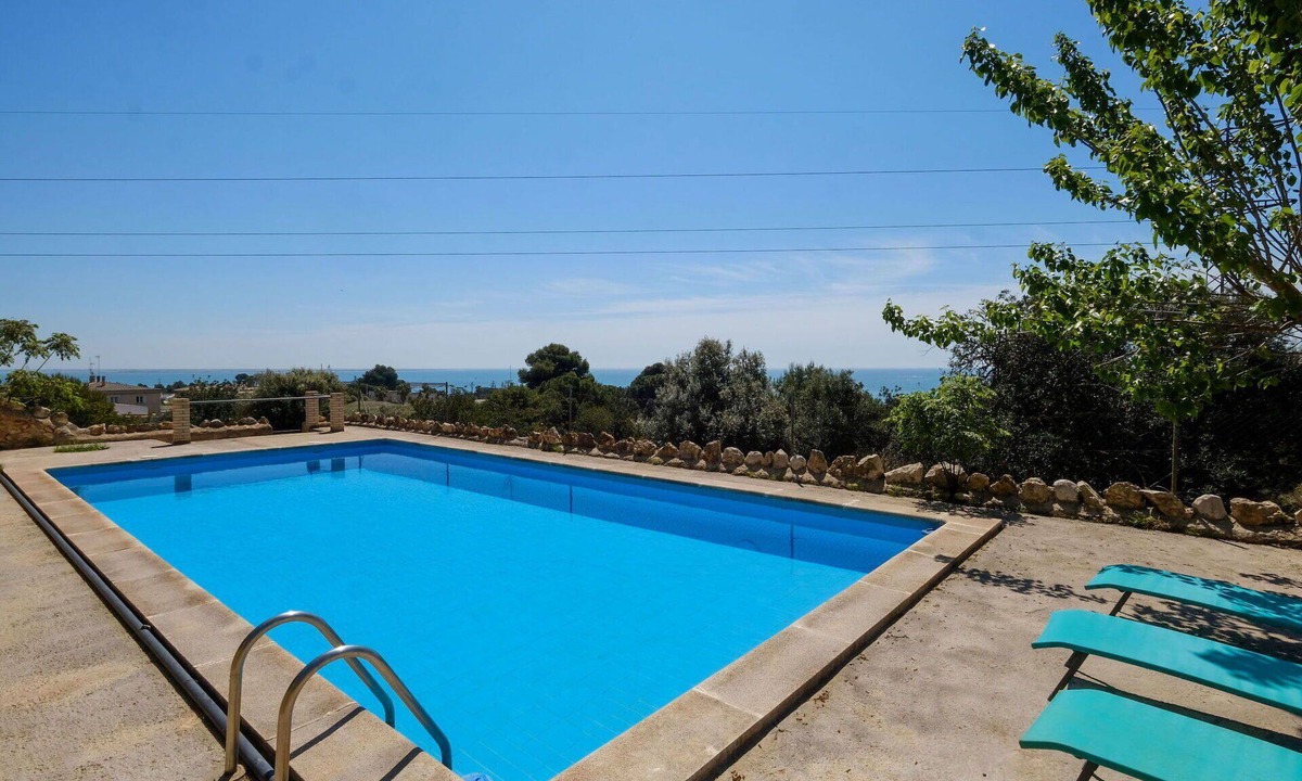 Alcanar House | Stunning private villa for 18 people with WIFI, private pool, TV, balcony and pets allowed
