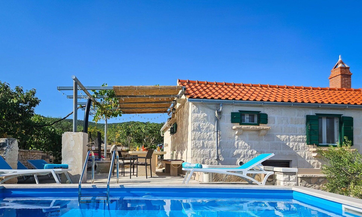 Praznica House | Stunning private villa for 5 guests with WIFI, private pool, A/C, TV, terrace and panoramic view