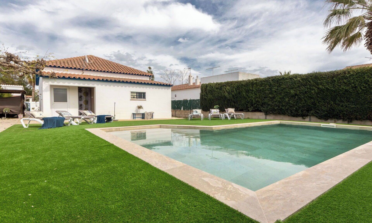 Riumar House | Stunning private villa for 8 people with A/C, private pool, WIFI, TV and patio