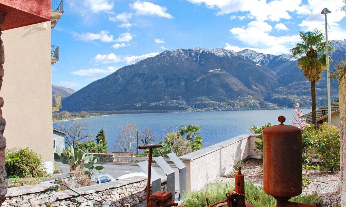 Minusio House | Stunning private villa for 4 guests with WIFI, A/C, TV, patio, pets allowed and panoramic view