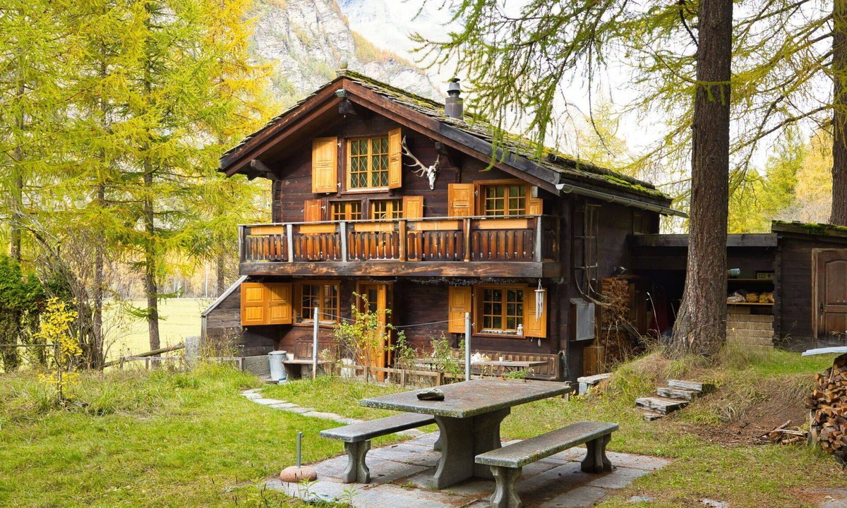Taesch House | Stunning private villa for 3 guests with WIFI, TV, terrace and panoramic view