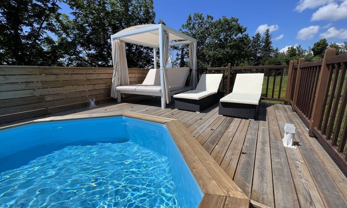 Cruis House | Stunning private villa for 6 guests with private pool, WIFI, TV, terrace and pets allowed