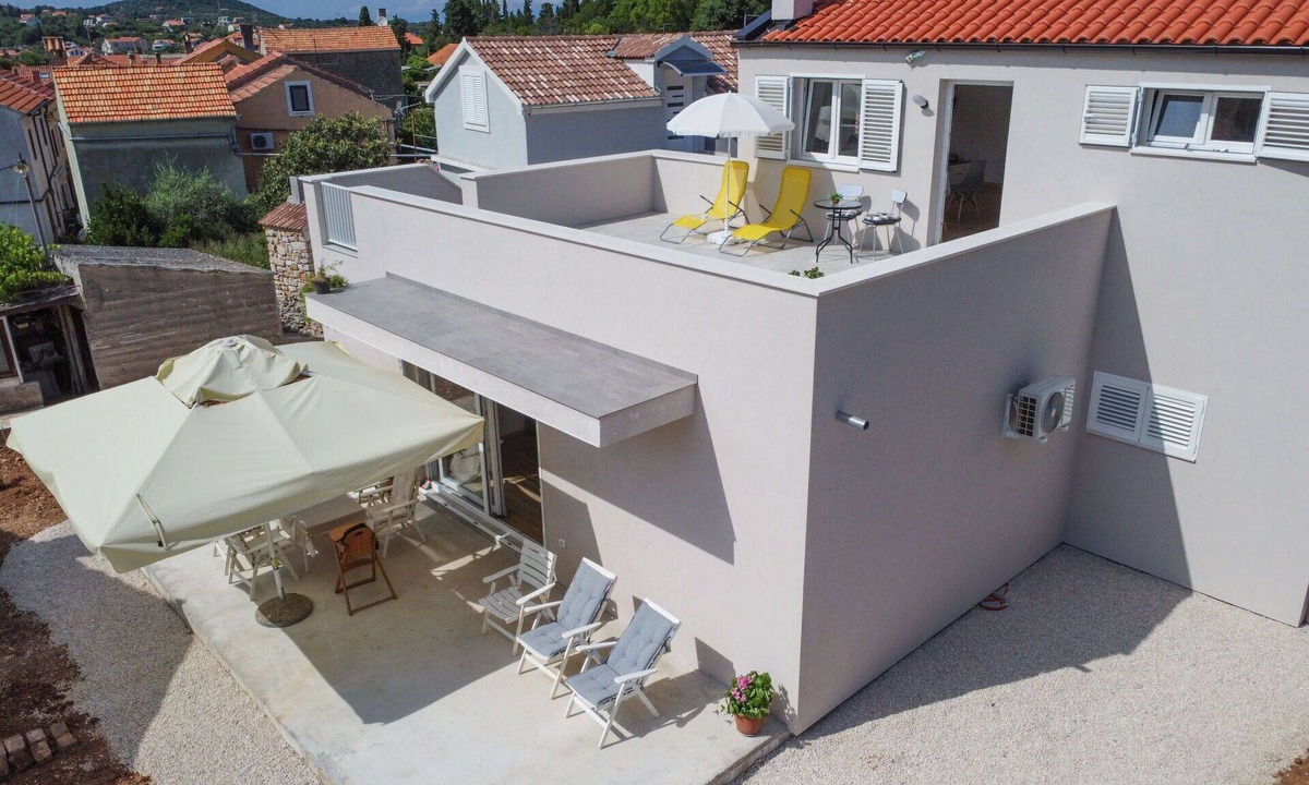 Veli Iz House | Stunning private villa for 6 people with WIFI, A/C, TV, terrace and pets allowed