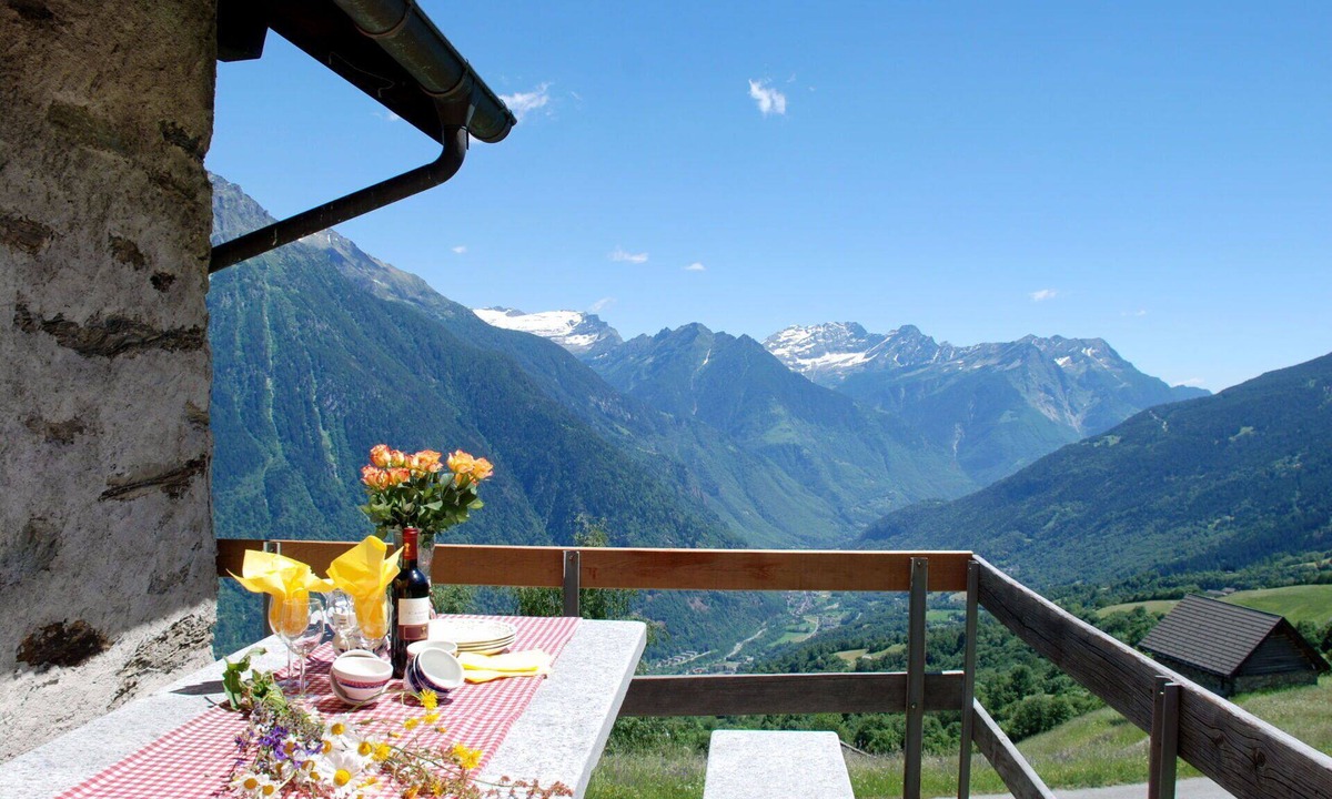 Acquarossa House | Stunning private villa for 4 guests with TV, terrace and panoramic view