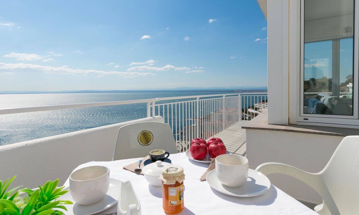 Almadraba-Canyelles House | Stunning private villa for 6 guests with WIFI, A/C, TV, terrace and panoramic view
