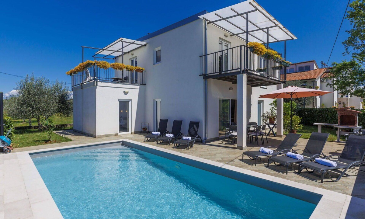 Valica House | Stunning private villa for 10 guests with WIFI, A/C, private pool, TV, terrace and panoramic view