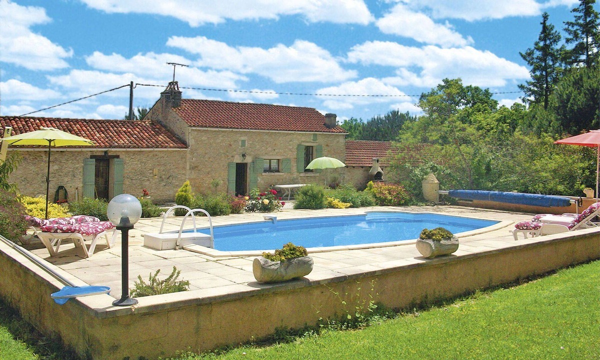 Blanquefort-sur-Briolance Villa | Stunning private villa for 5 people with private pool, A/C, WIFI, TV, terrace and pets allowed