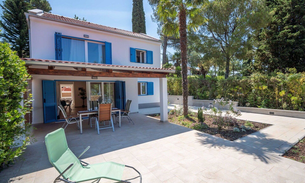 Njivice House | Stunning private villa for 4 guests with WIFI, A/C, TV and terrace