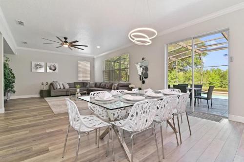 Legacy Park House | Stunning Private Villa with Pool and Spa