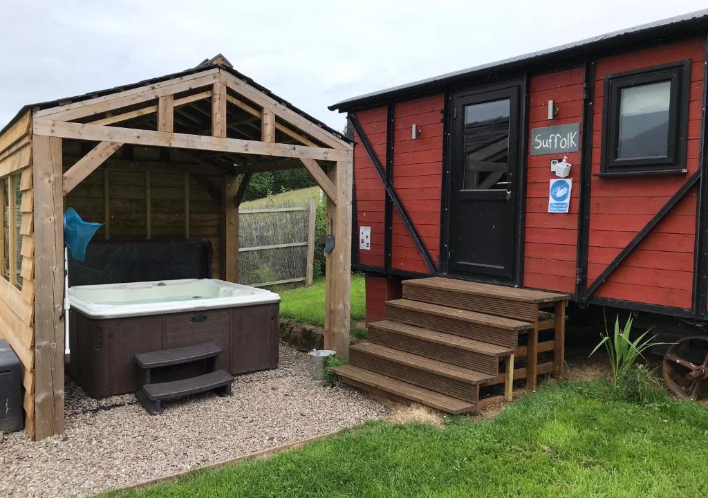 Longtown Apartment | Stunning railway carriage with private hot tub