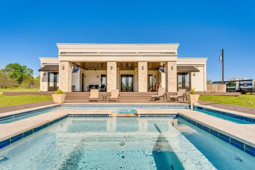 Oakland Villa | Stunning Ranch Villa: Private Pool & Hot Tub!