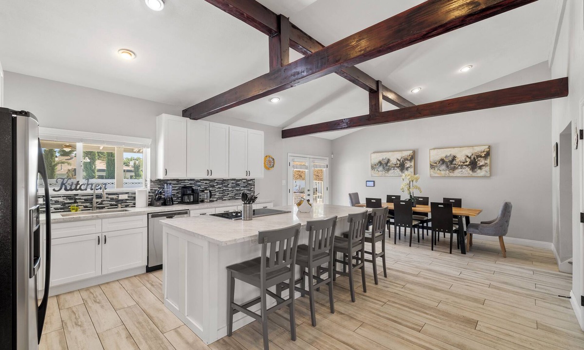 McNeil Estates House | Stunning Rare Villa 4BR/4BA! Central to Strip, Convention, Fremont St!Huge Pool!