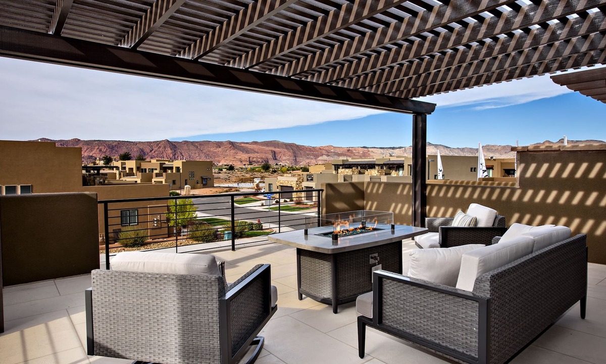 St. George Villa | Stunning Red Rock Views - 4BR Poolside Fire Pit