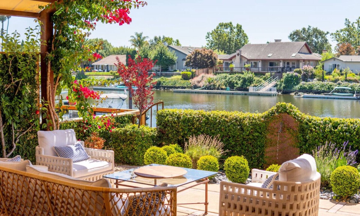 Napa Condo | Stunning Riverfront Retreat