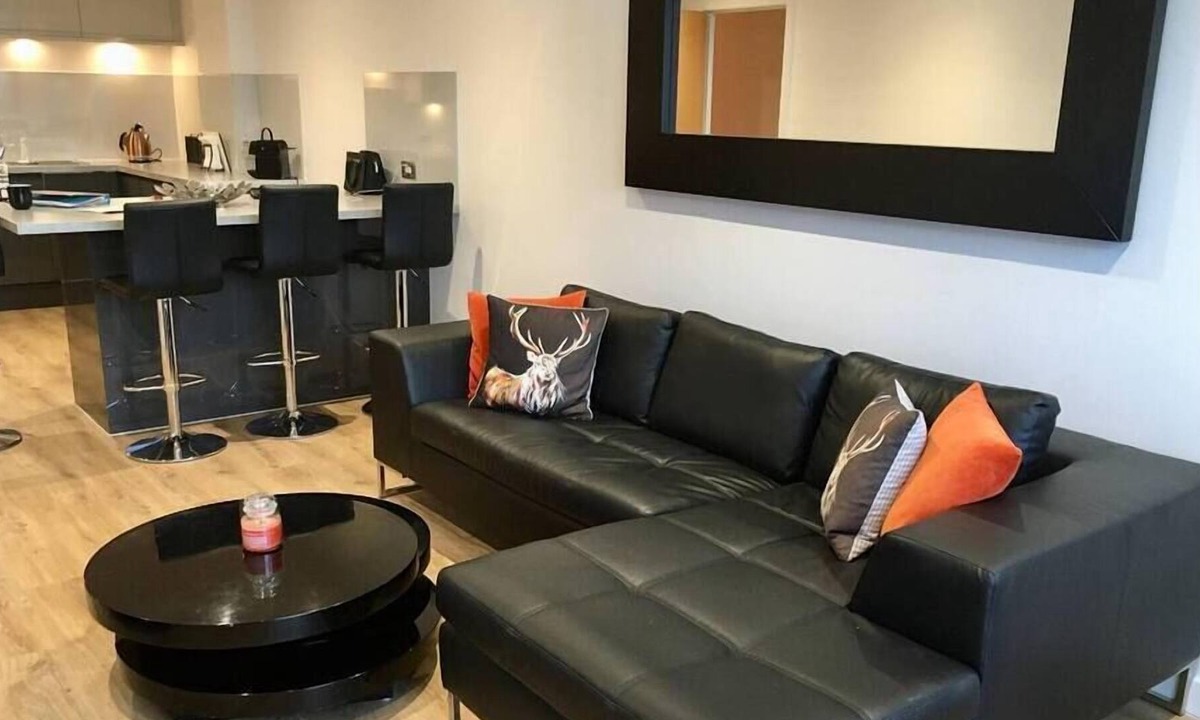 Finnieston Apartment | Stunning Riverside 2 Bed with Parking