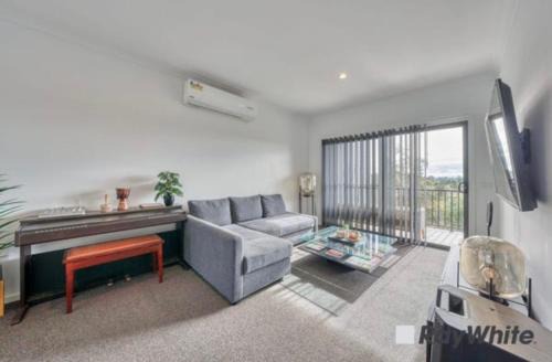 Cranbourne West House | Stunning room in Cranbourne