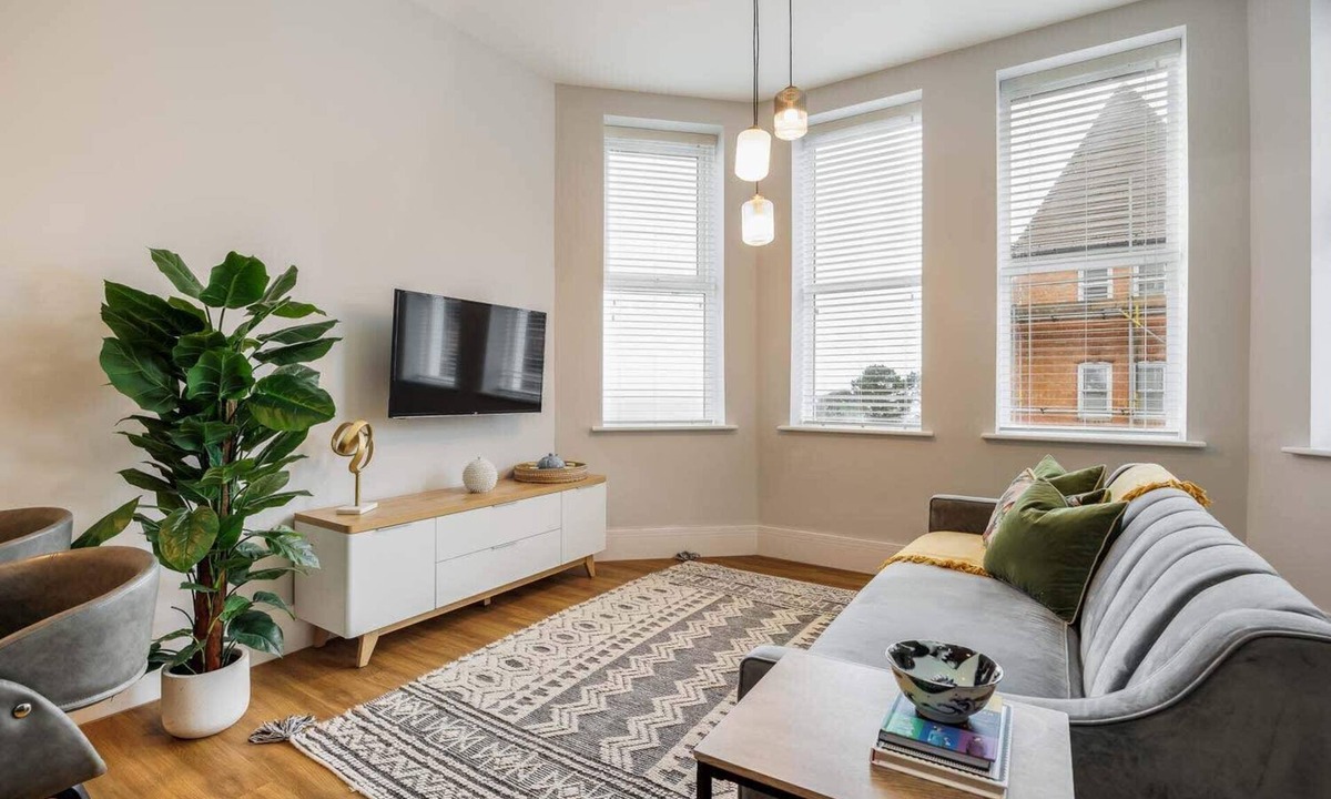 West Cliff Apartment | Stunning Sea Views, Family Apt; Free Parking & Gym