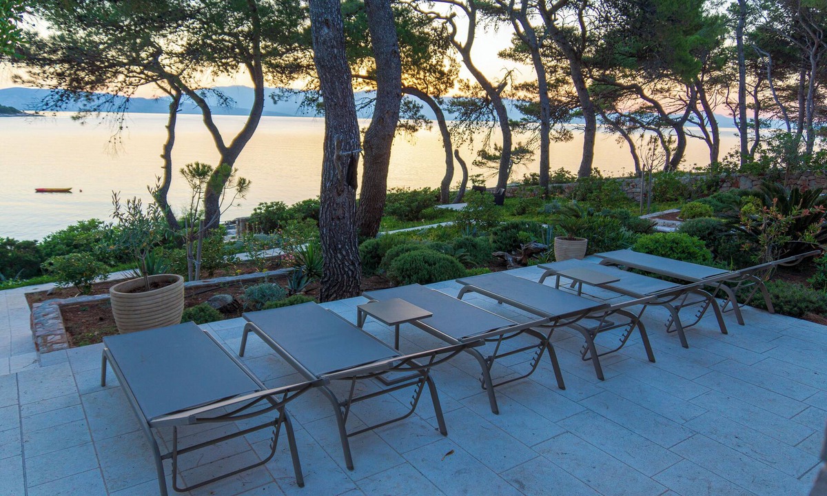 Island Hvar Villa | Stunning seafront 5 bedroom villa with full privacy and great seafront location.