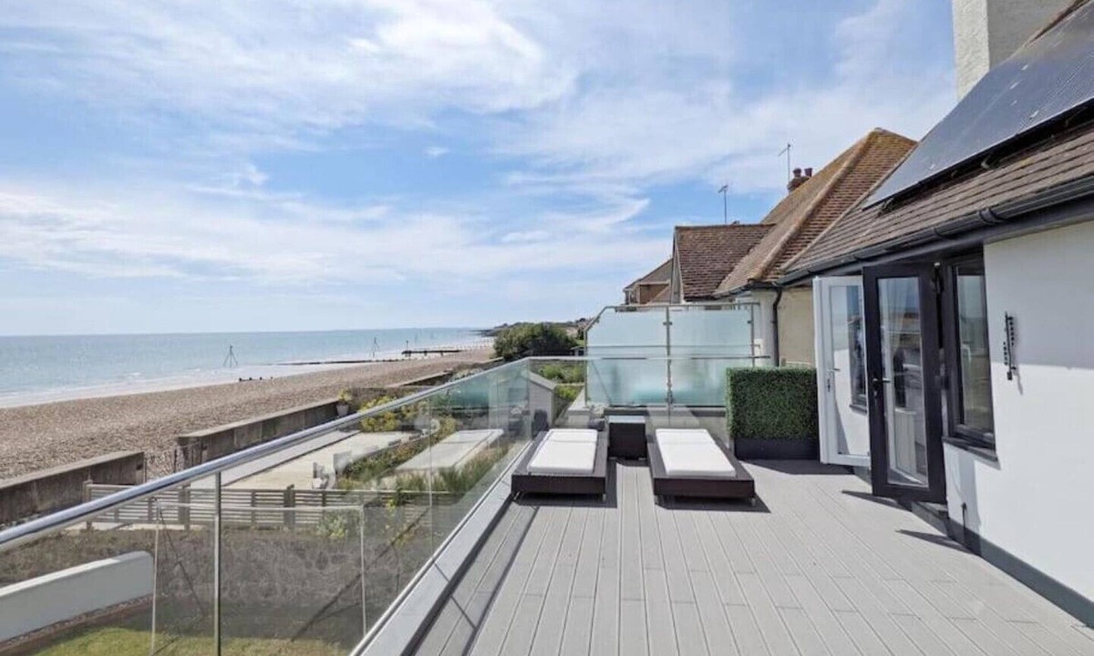 Middleton-on-Sea House | Stunning seafront 5 bed house