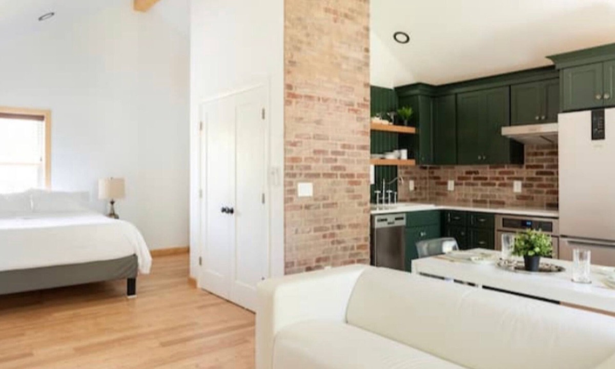 Manomet Apartment | Stunning seaside loft, walk to beach, romantic getaway for 2 + pet