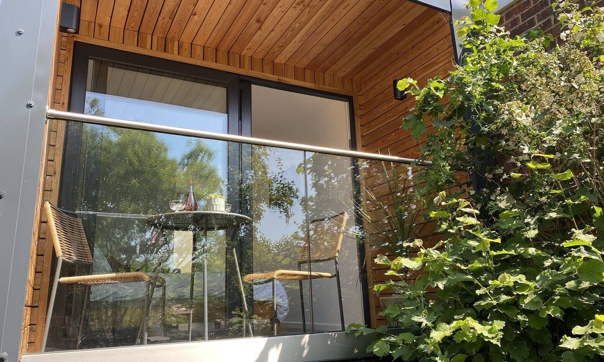 Brighton Cabin | Stunning self contained garden room